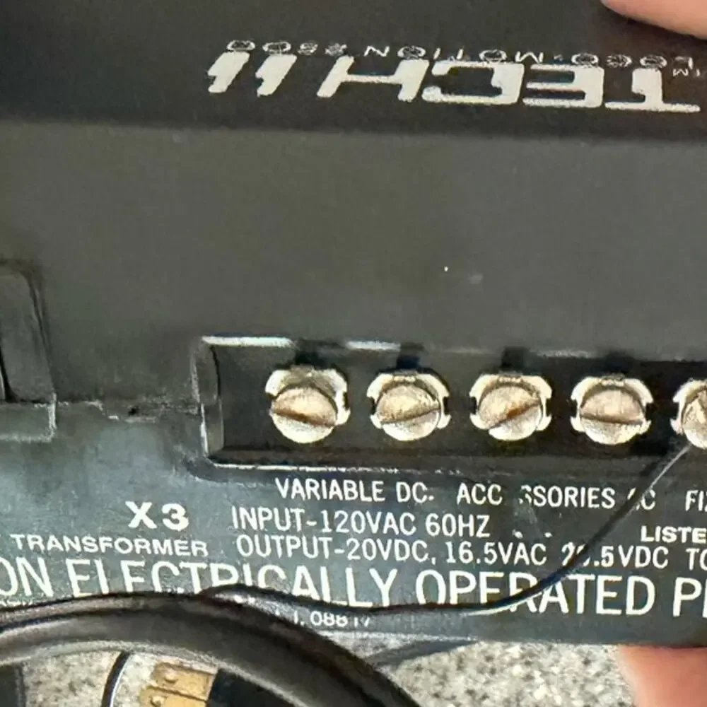 MRC Tech II Loco-Motion 2500 DC Power Pack